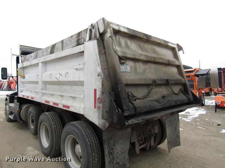 image for item DD0743 1995 Kenworth T600 dump truck