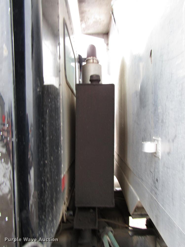 image for item DD0743 1995 Kenworth T600 dump truck