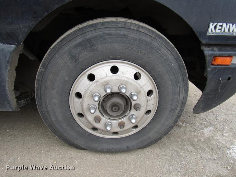 image for item DD0743 1995 Kenworth T600 dump truck