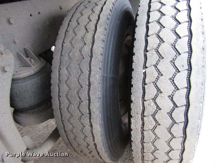 image for item DD0743 1995 Kenworth T600 dump truck