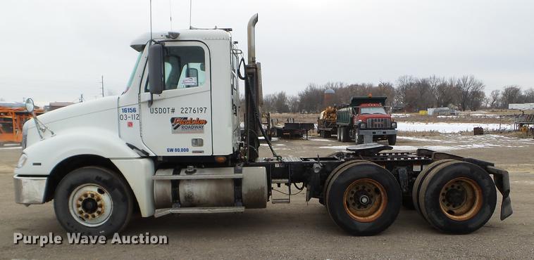 image for item DD0744 2007 Freightliner Columbia semi truck