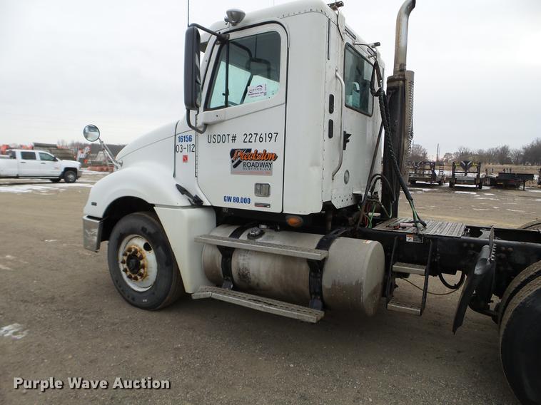 image for item DD0744 2007 Freightliner Columbia semi truck