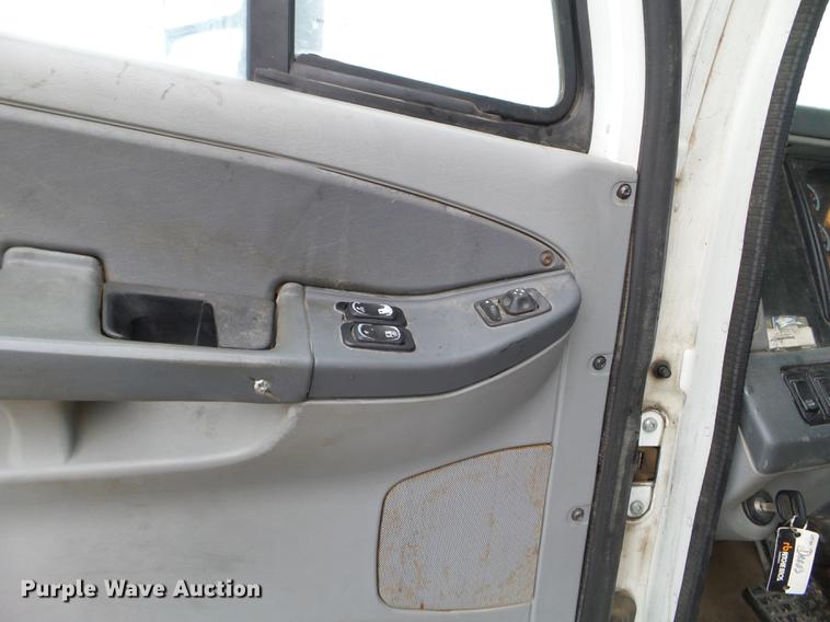 image for item DD0744 2007 Freightliner Columbia semi truck