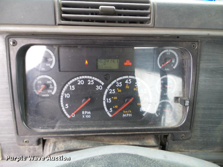 image for item DD0744 2007 Freightliner Columbia semi truck