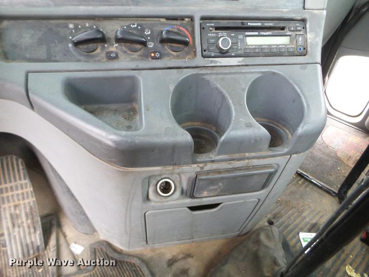 image for item DD0744 2007 Freightliner Columbia semi truck