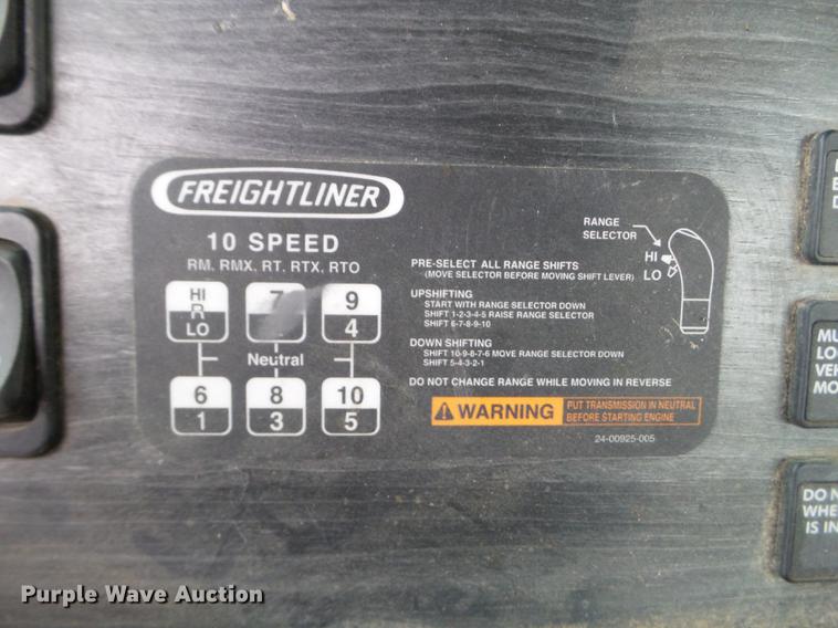 image for item DD0744 2007 Freightliner Columbia semi truck