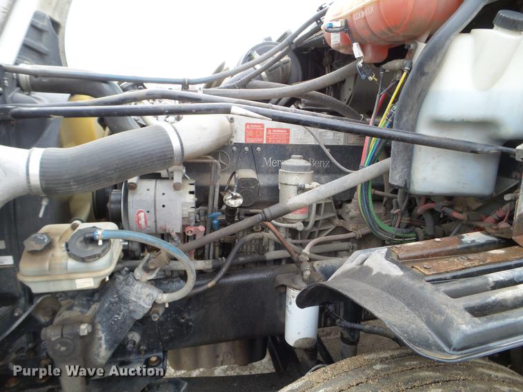 image for item DD0744 2007 Freightliner Columbia semi truck