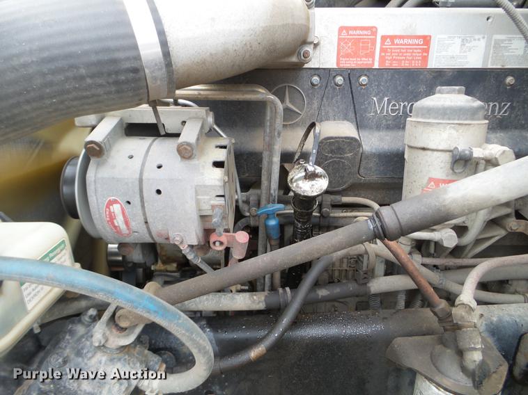 image for item DD0744 2007 Freightliner Columbia semi truck