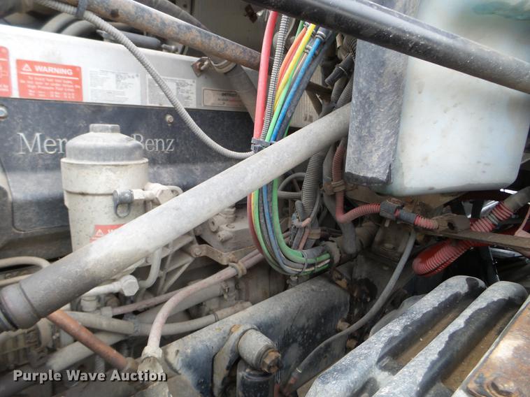 image for item DD0744 2007 Freightliner Columbia semi truck