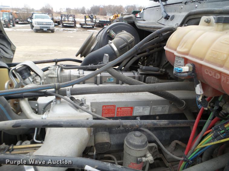 image for item DD0744 2007 Freightliner Columbia semi truck