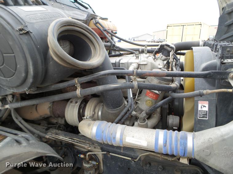 image for item DD0744 2007 Freightliner Columbia semi truck