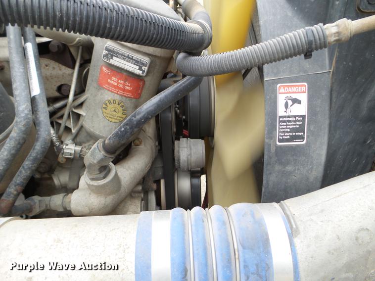 image for item DD0744 2007 Freightliner Columbia semi truck