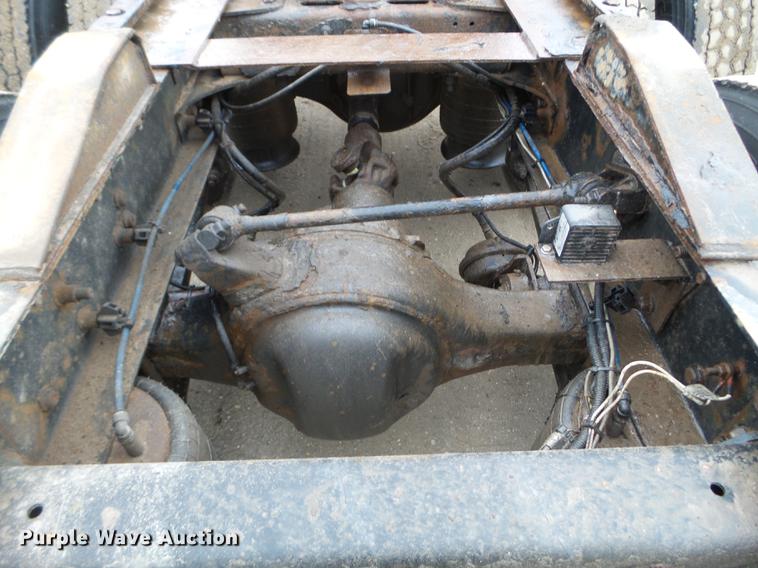 image for item DD0744 2007 Freightliner Columbia semi truck