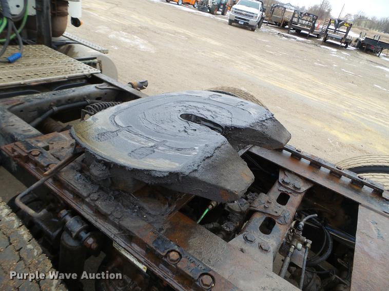 image for item DD0744 2007 Freightliner Columbia semi truck