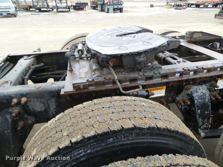 image for item DD0744 2007 Freightliner Columbia semi truck