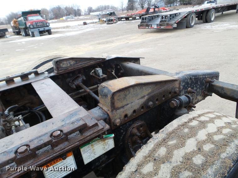 image for item DD0744 2007 Freightliner Columbia semi truck