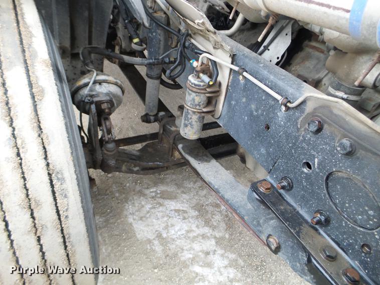 image for item DD0744 2007 Freightliner Columbia semi truck