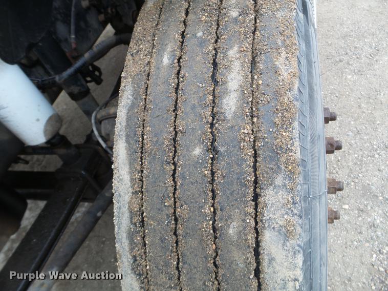 image for item DD0744 2007 Freightliner Columbia semi truck