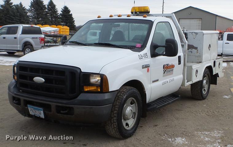 image for item DD0746 2006 Ford F350 Super Duty service truck