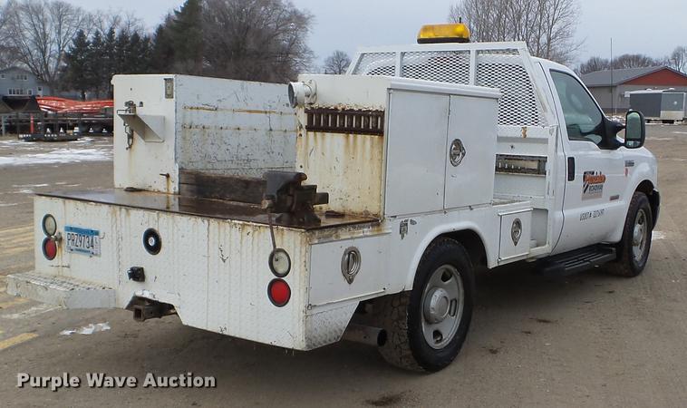 image for item DD0746 2006 Ford F350 Super Duty service truck