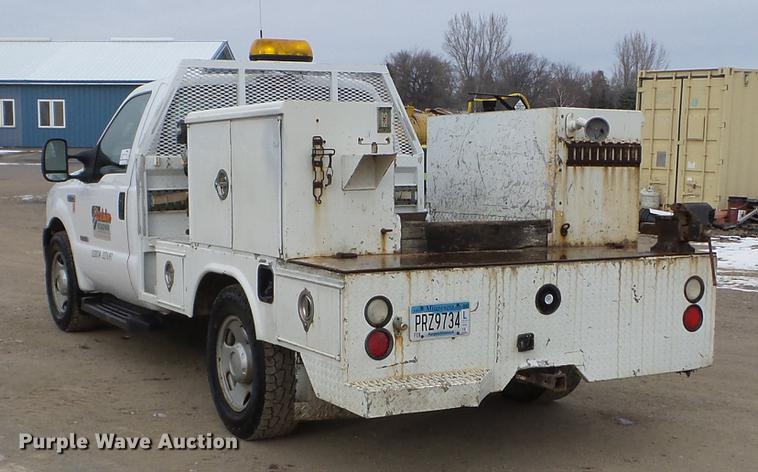 image for item DD0746 2006 Ford F350 Super Duty service truck