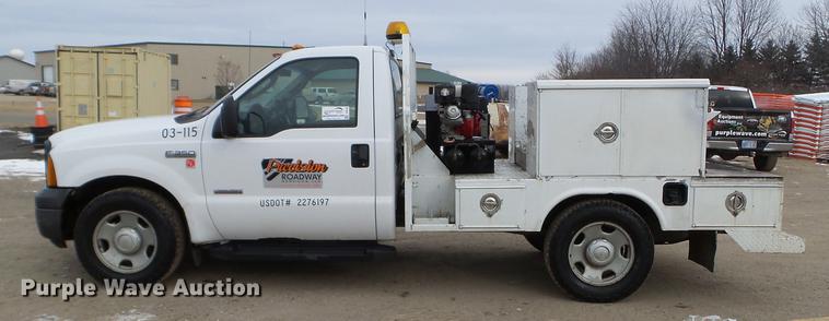 image for item DD0746 2006 Ford F350 Super Duty service truck