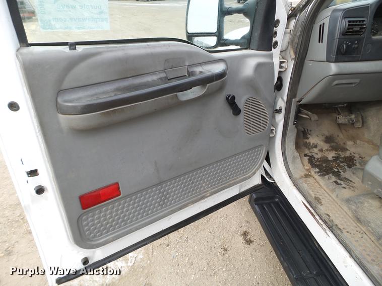 image for item DD0746 2006 Ford F350 Super Duty service truck