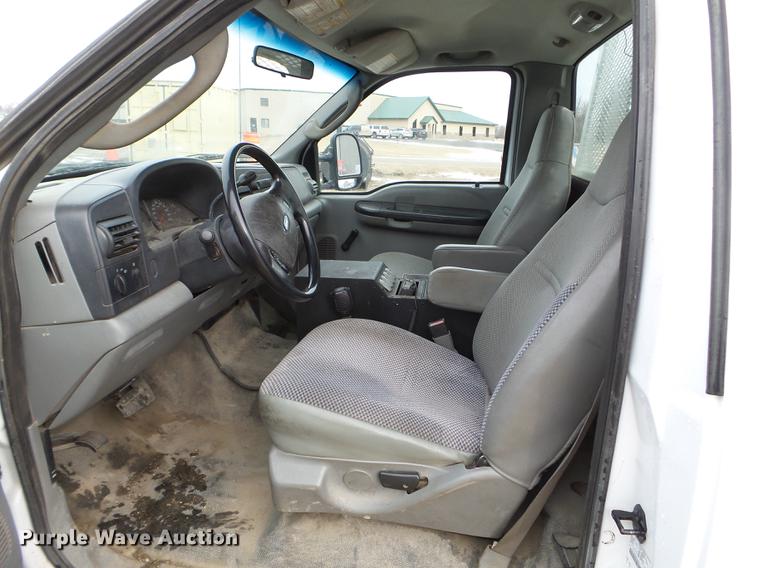 image for item DD0746 2006 Ford F350 Super Duty service truck