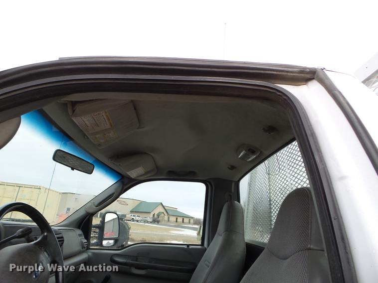 image for item DD0746 2006 Ford F350 Super Duty service truck