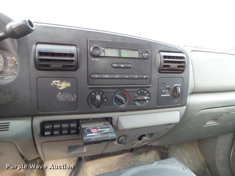 image for item DD0746 2006 Ford F350 Super Duty service truck