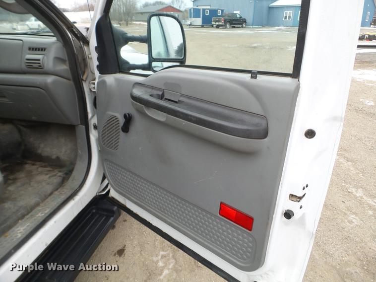 image for item DD0746 2006 Ford F350 Super Duty service truck