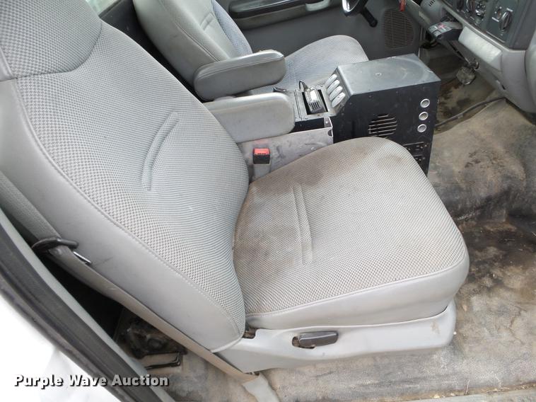 image for item DD0746 2006 Ford F350 Super Duty service truck