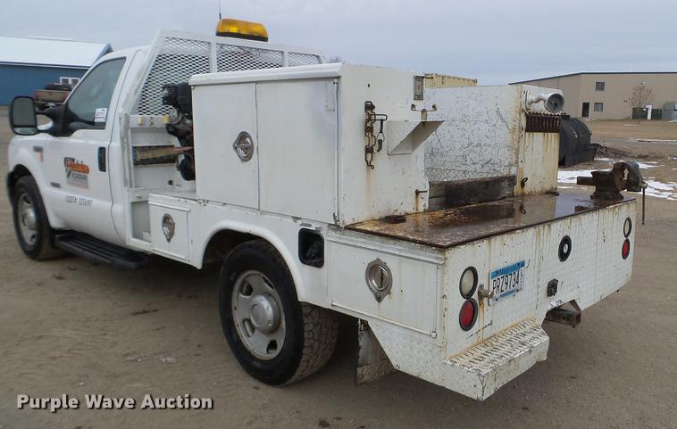 image for item DD0746 2006 Ford F350 Super Duty service truck