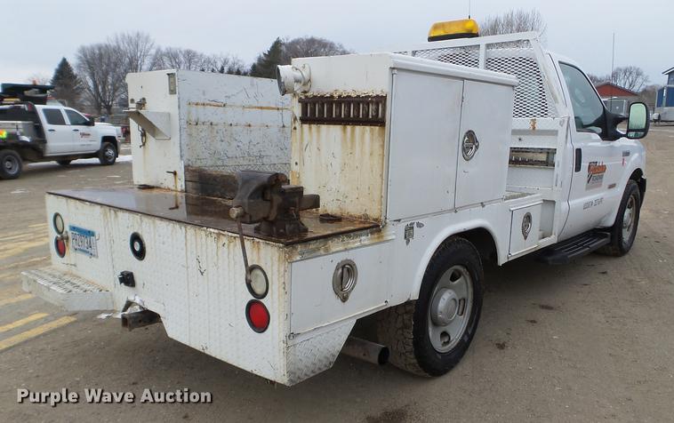 image for item DD0746 2006 Ford F350 Super Duty service truck