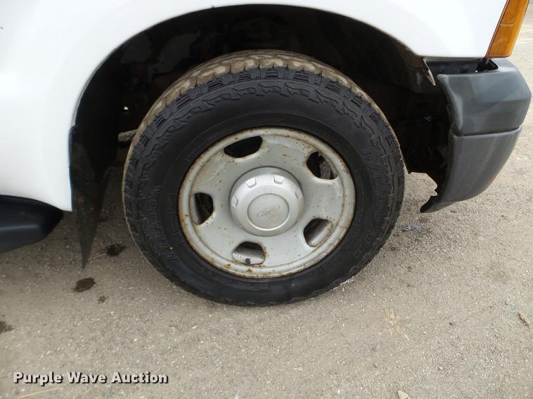 image for item DD0746 2006 Ford F350 Super Duty service truck