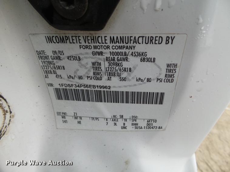 image for item DD0746 2006 Ford F350 Super Duty service truck
