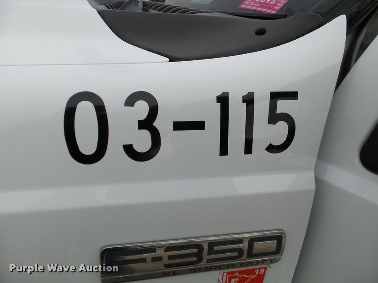image for item DD0746 2006 Ford F350 Super Duty service truck