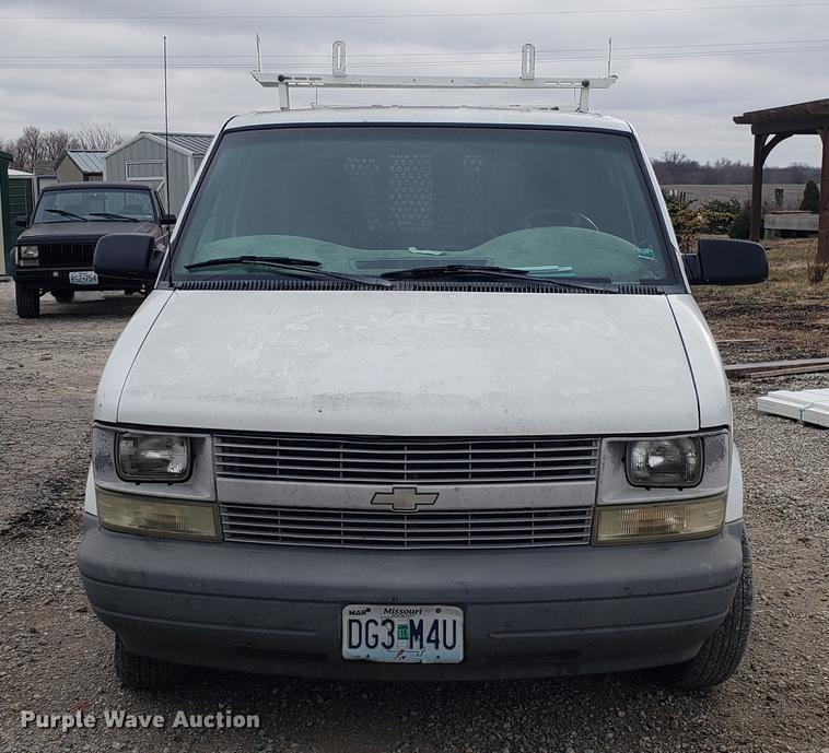 image for item AV9376 2002 Chevrolet Astro van