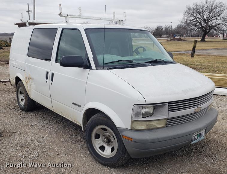 image for item AV9376 2002 Chevrolet Astro van