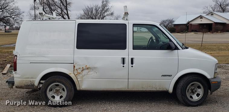 image for item AV9376 2002 Chevrolet Astro van