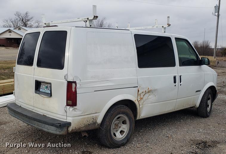 image for item AV9376 2002 Chevrolet Astro van