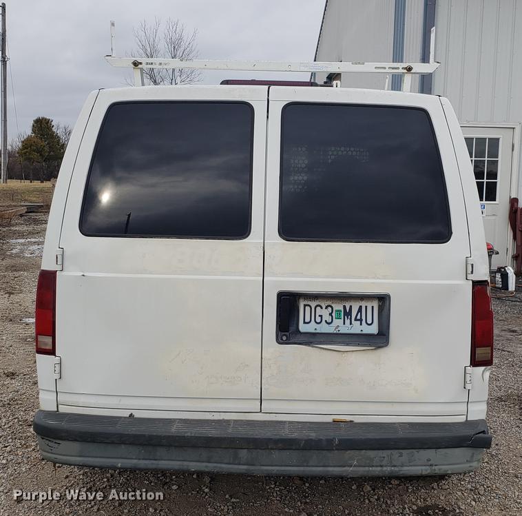image for item AV9376 2002 Chevrolet Astro van