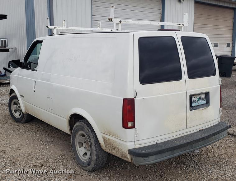 image for item AV9376 2002 Chevrolet Astro van