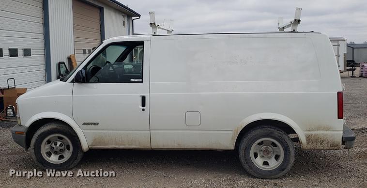 image for item AV9376 2002 Chevrolet Astro van