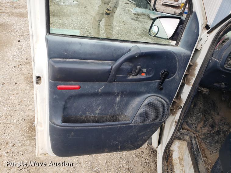 image for item AV9376 2002 Chevrolet Astro van