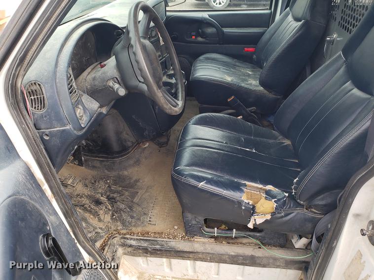 image for item AV9376 2002 Chevrolet Astro van
