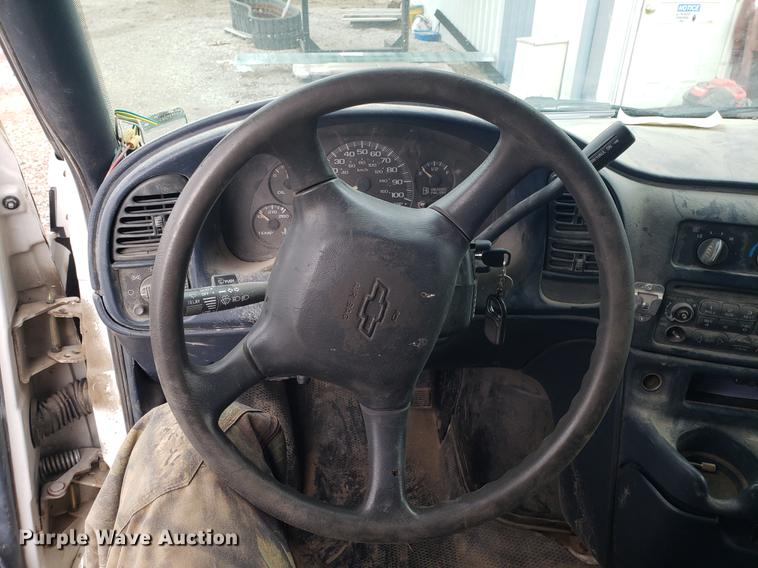 image for item AV9376 2002 Chevrolet Astro van