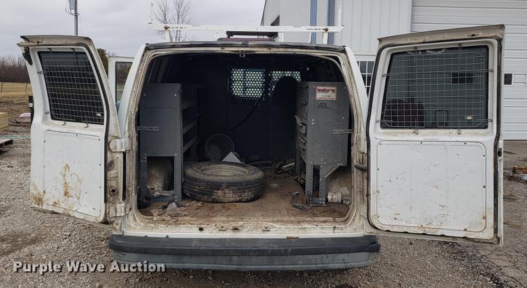 image for item AV9376 2002 Chevrolet Astro van