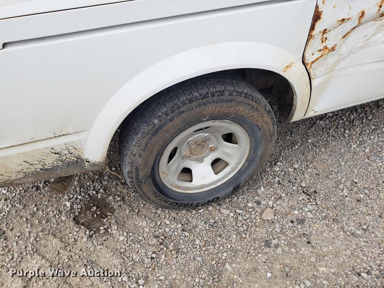 image for item AV9376 2002 Chevrolet Astro van