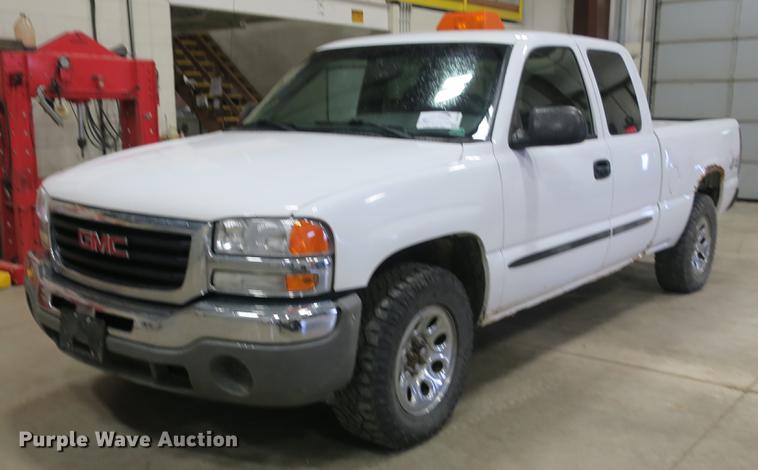 image for item DB8919 2005 GMC K1500 Ext. Cab pickup truck